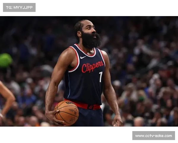 总决赛期间，场边明星观众云集，哈登等多位NBA球员观战